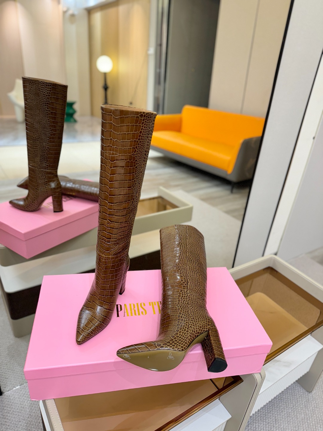𝙋𝙖𝙧𝙞𝙨 𝙏𝙚𝙭𝙖𝙨 德州巴黎 Paris Texas 鳄鱼纹粗跟长靴 ♡优雅风格，创造不一样的感觉！