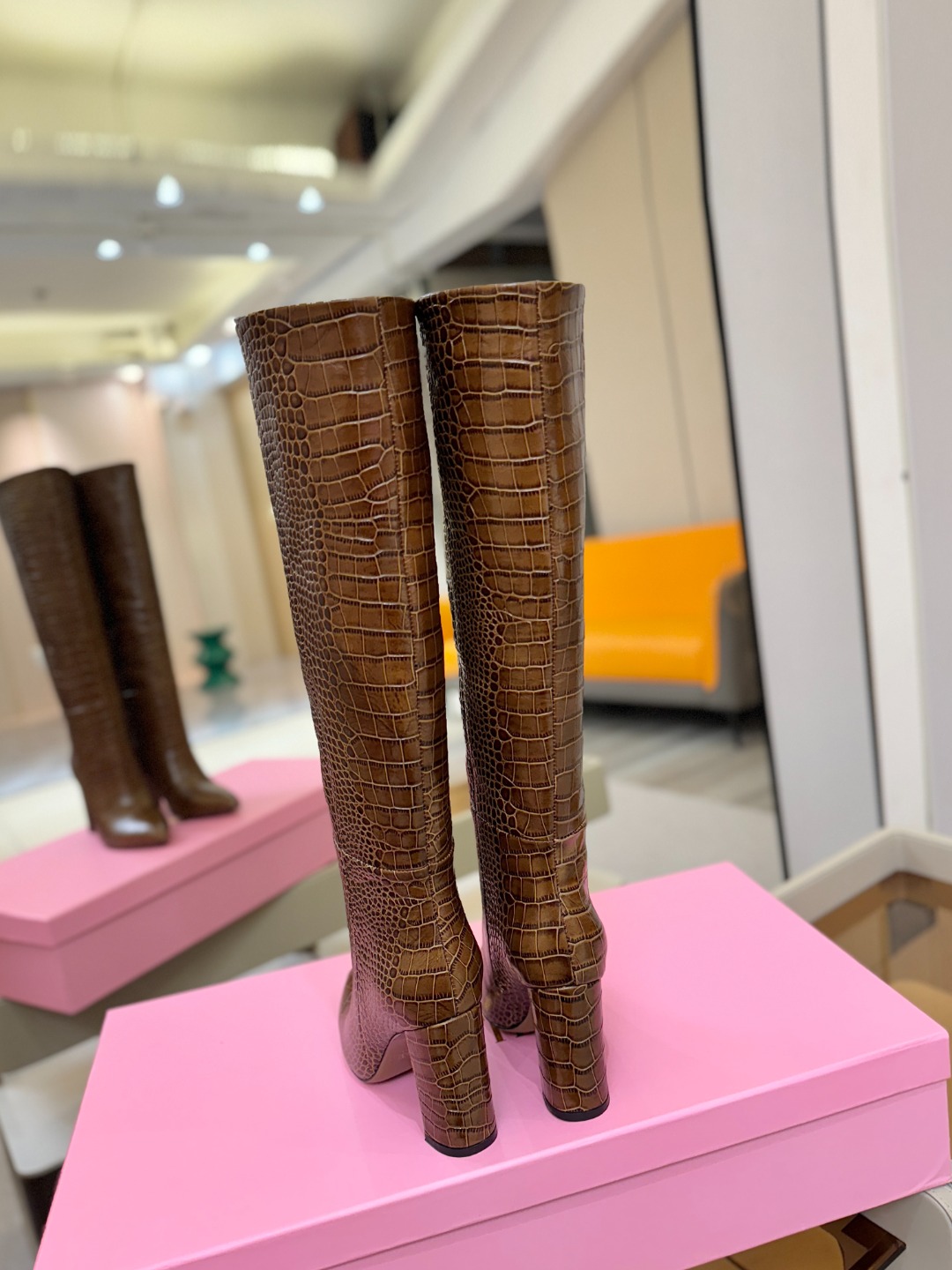 𝙋𝙖𝙧𝙞𝙨 𝙏𝙚𝙭𝙖𝙨 德州巴黎 Paris Texas 鳄鱼纹粗跟长靴 ♡优雅风格，创造不一样的感觉！