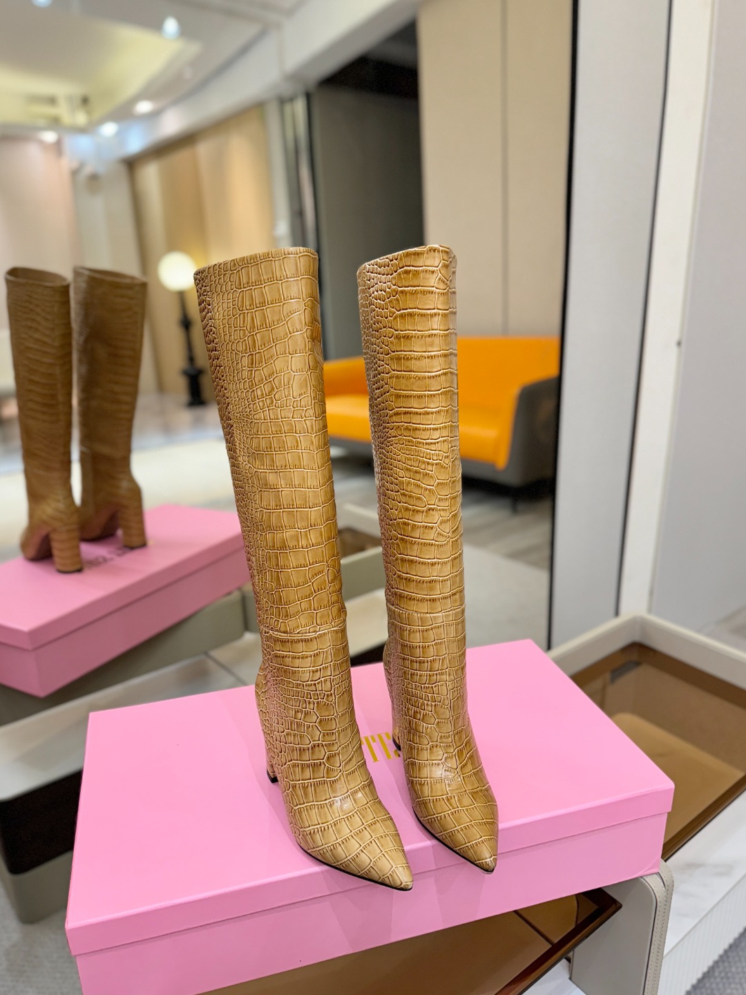 𝙋𝙖𝙧𝙞𝙨 𝙏𝙚𝙭𝙖𝙨 德州巴黎 Paris Texas 鳄鱼纹粗跟长靴 ♡优雅风格，创造不一样的感觉！
