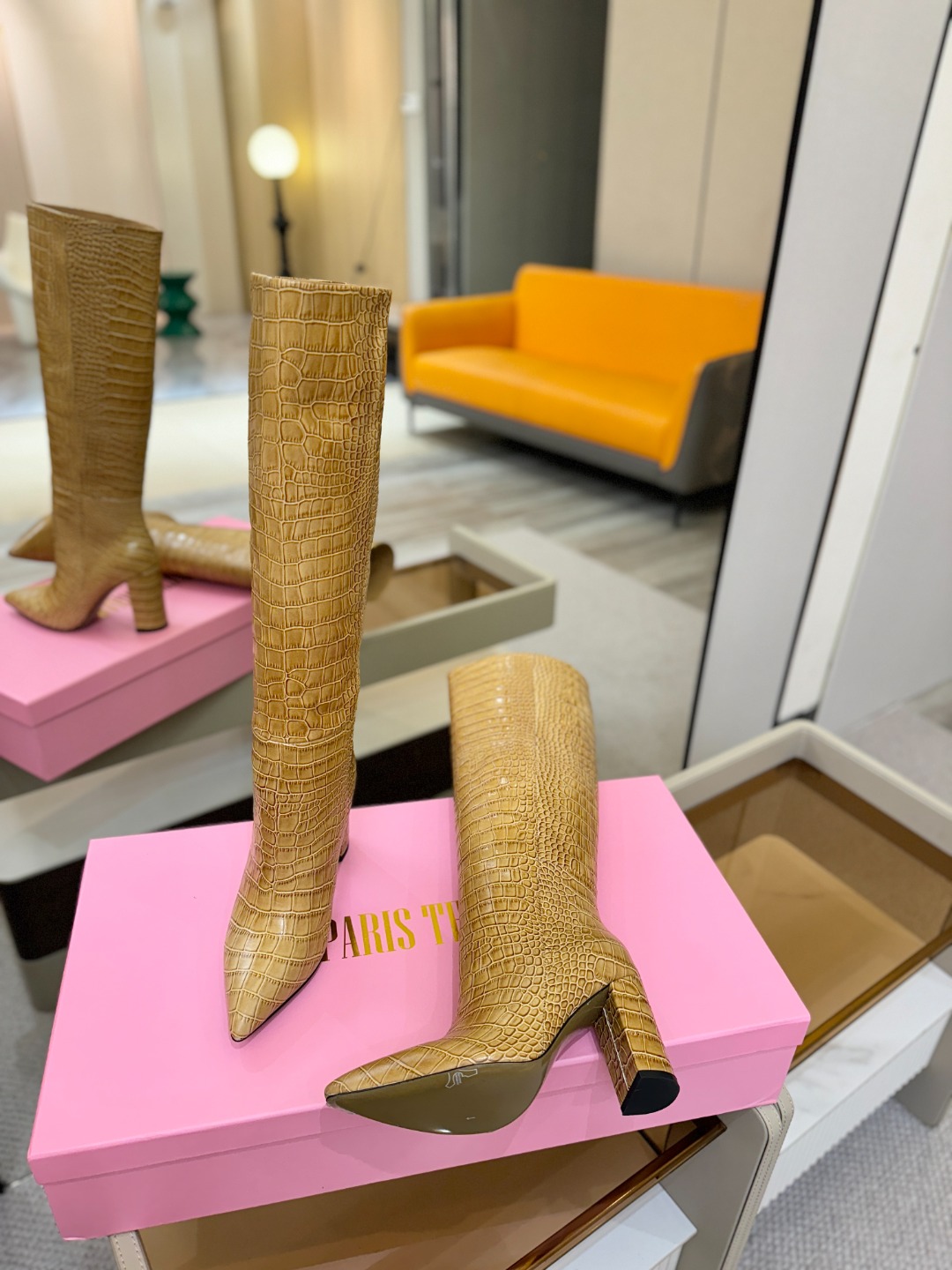 𝙋𝙖𝙧𝙞𝙨 𝙏𝙚𝙭𝙖𝙨 德州巴黎 Paris Texas 鳄鱼纹粗跟长靴 ♡优雅风格，创造不一样的感觉！
