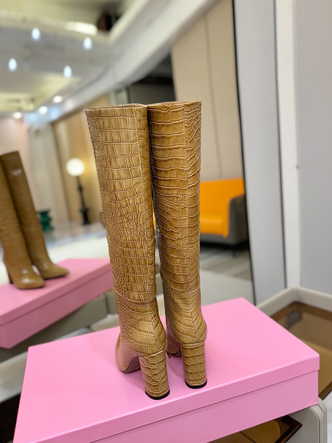 𝙋𝙖𝙧𝙞𝙨 𝙏𝙚𝙭𝙖𝙨 德州巴黎 Paris Texas 鳄鱼纹粗跟长靴 ♡优雅风格，创造不一样的感觉！