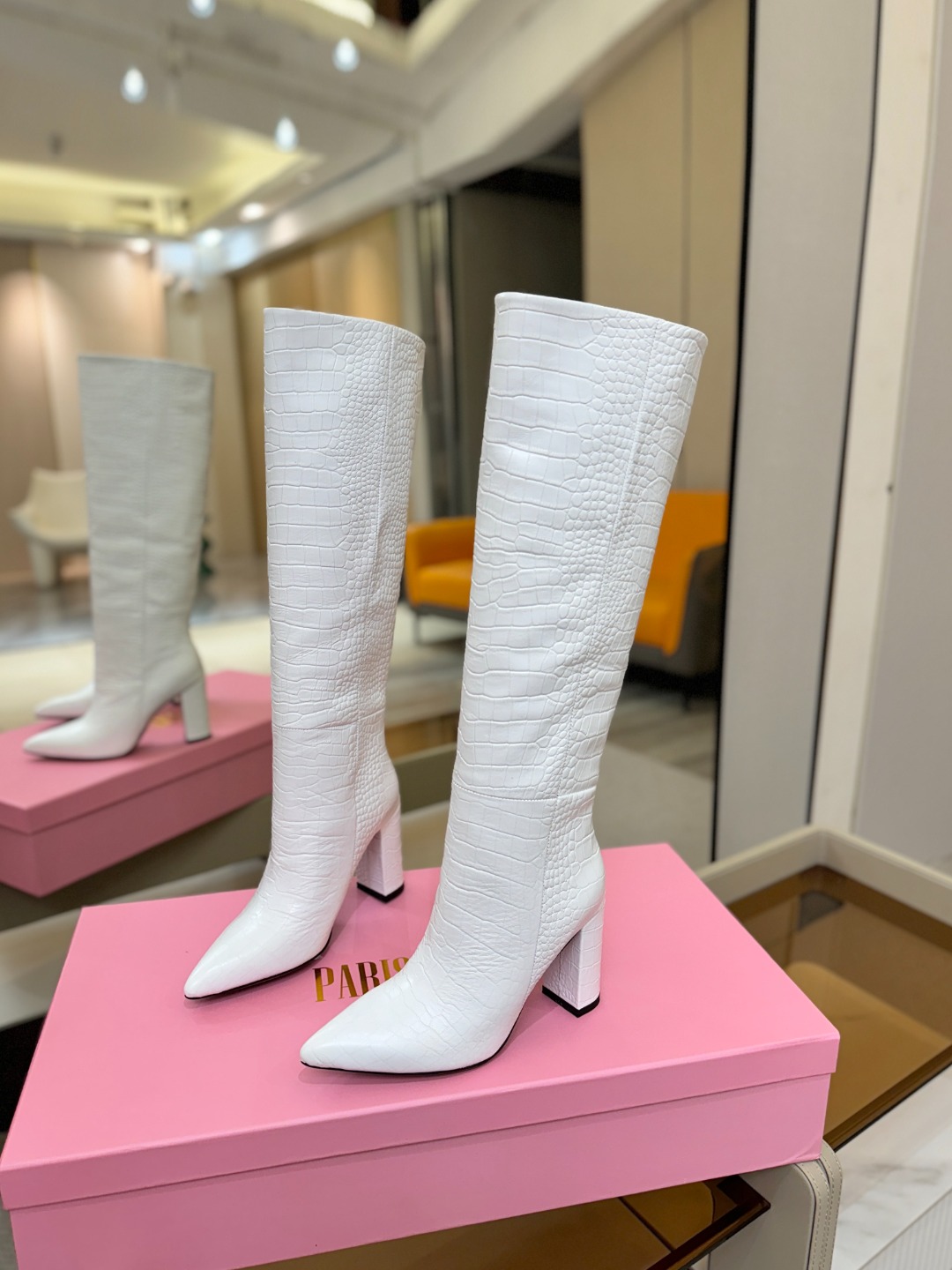 𝙋𝙖𝙧𝙞𝙨 𝙏𝙚𝙭𝙖𝙨 德州巴黎 Paris Texas 鳄鱼纹粗跟长靴 ♡优雅风格，创造不一样的感觉！