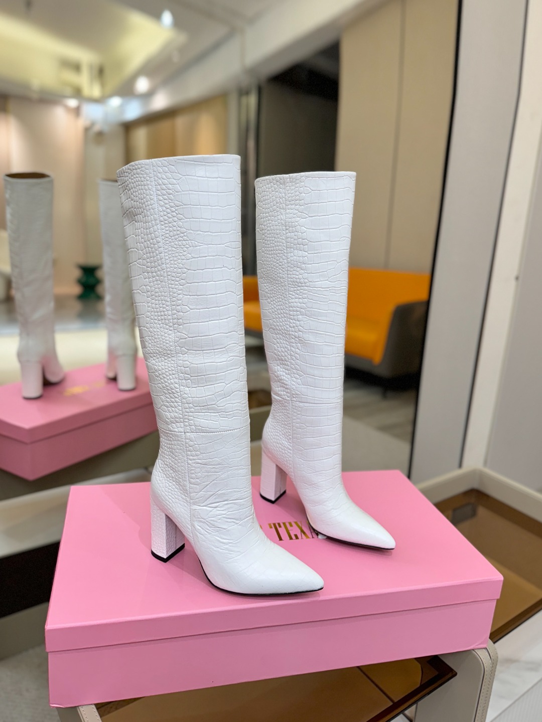 𝙋𝙖𝙧𝙞𝙨 𝙏𝙚𝙭𝙖𝙨 德州巴黎 Paris Texas 鳄鱼纹粗跟长靴 ♡优雅风格，创造不一样的感觉！