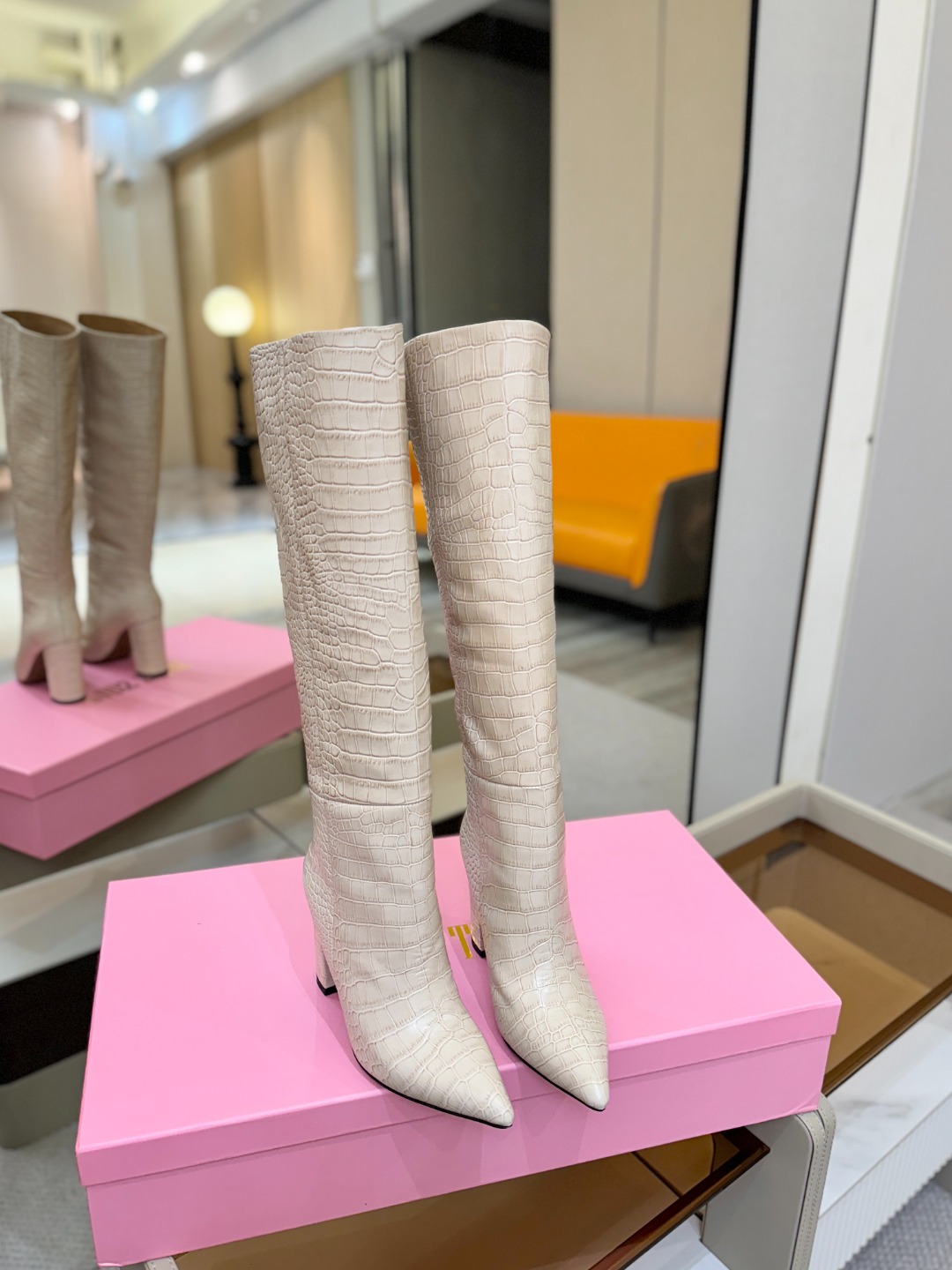 𝙋𝙖𝙧𝙞𝙨 𝙏𝙚𝙭𝙖𝙨 德州巴黎 Paris Texas 鳄鱼纹粗跟长靴 ♡优雅风格，创造不一样的感觉！