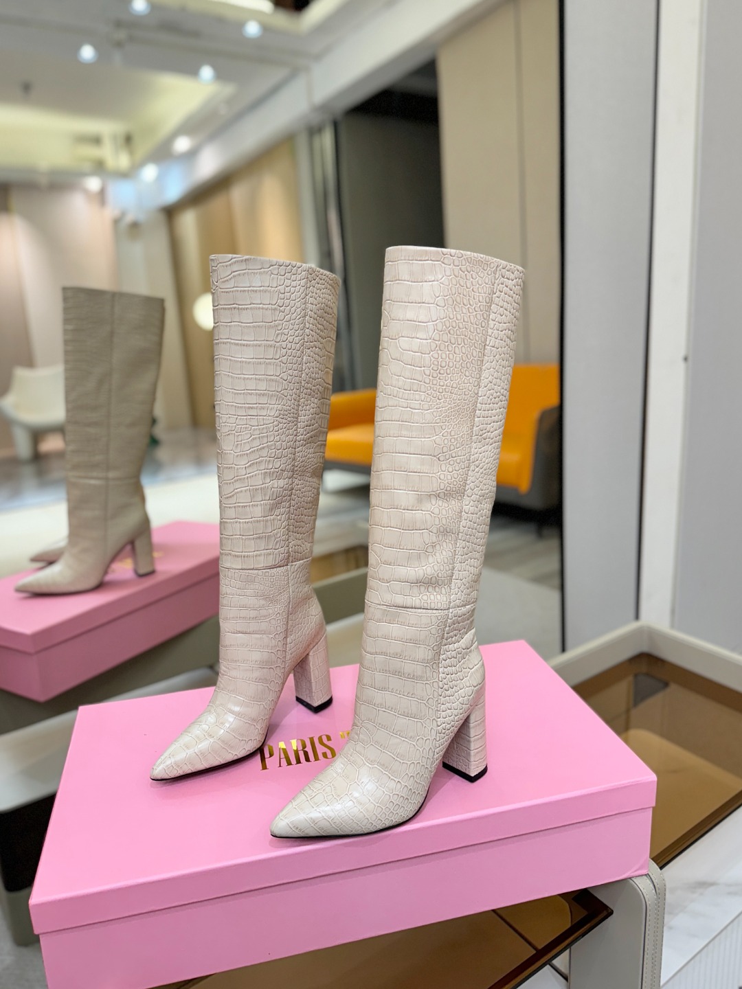 𝙋𝙖𝙧𝙞𝙨 𝙏𝙚𝙭𝙖𝙨 德州巴黎 Paris Texas 鳄鱼纹粗跟长靴 ♡优雅风格，创造不一样的感觉！