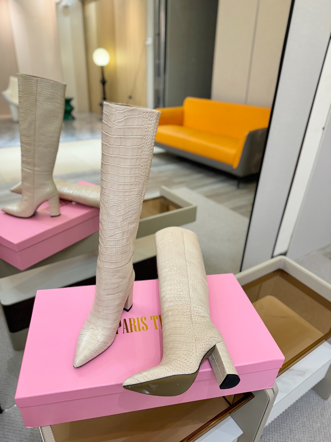 𝙋𝙖𝙧𝙞𝙨 𝙏𝙚𝙭𝙖𝙨 德州巴黎 Paris Texas 鳄鱼纹粗跟长靴 ♡优雅风格，创造不一样的感觉！