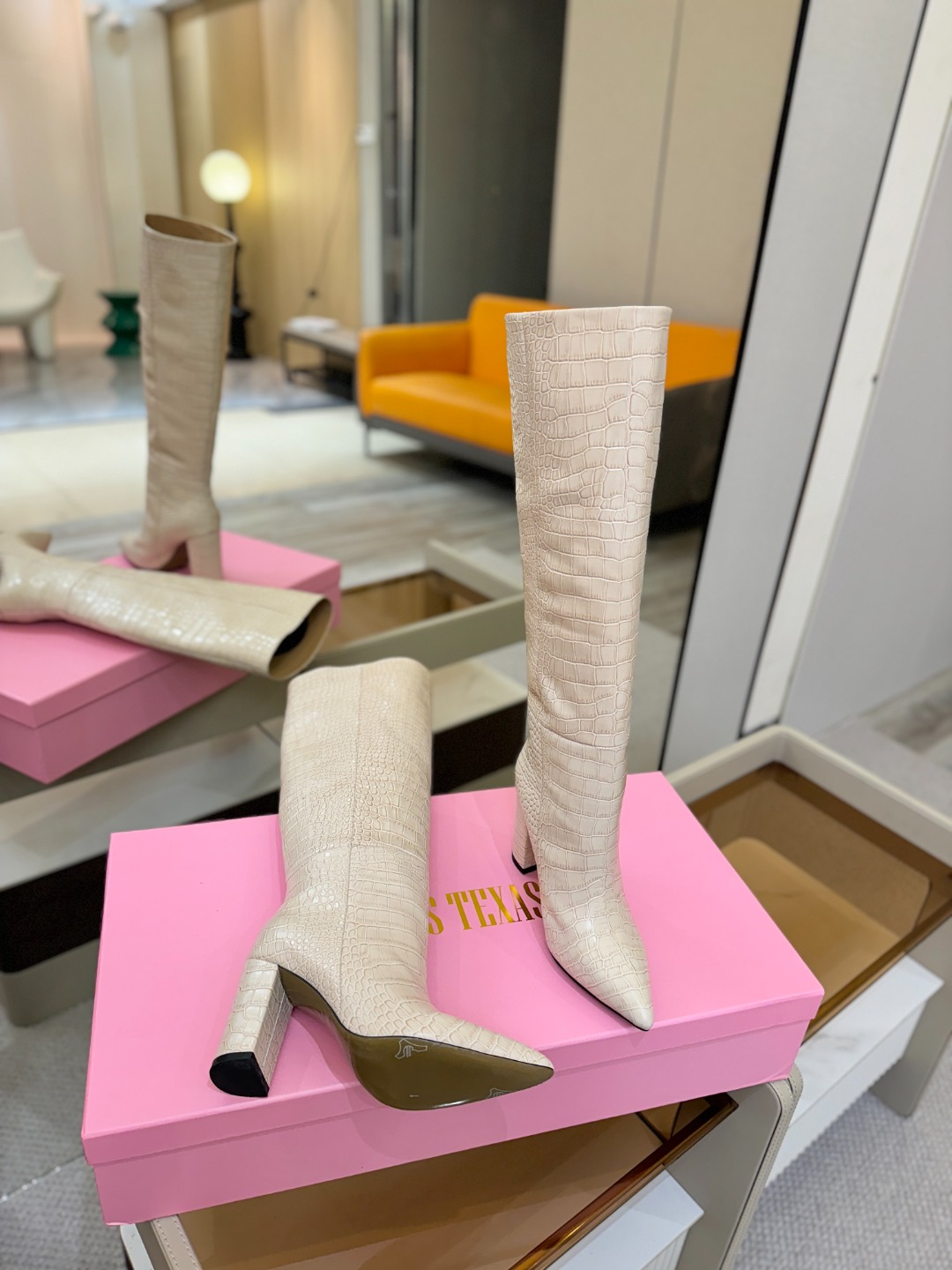 𝙋𝙖𝙧𝙞𝙨 𝙏𝙚𝙭𝙖𝙨 德州巴黎 Paris Texas 鳄鱼纹粗跟长靴 ♡优雅风格，创造不一样的感觉！