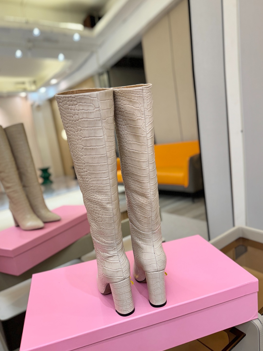 𝙋𝙖𝙧𝙞𝙨 𝙏𝙚𝙭𝙖𝙨 德州巴黎 Paris Texas 鳄鱼纹粗跟长靴 ♡优雅风格，创造不一样的感觉！
