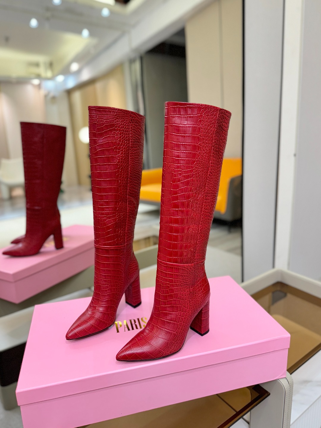 𝙋𝙖𝙧𝙞𝙨 𝙏𝙚𝙭𝙖𝙨 德州巴黎 Paris Texas 鳄鱼纹粗跟长靴 ♡优雅风格，创造不一样的感觉！