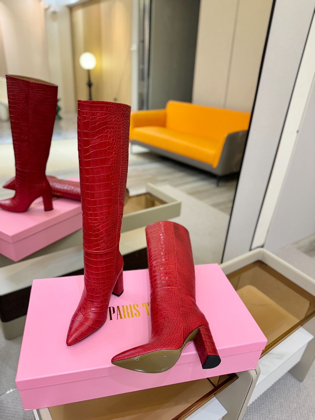𝙋𝙖𝙧𝙞𝙨 𝙏𝙚𝙭𝙖𝙨 德州巴黎 Paris Texas 鳄鱼纹粗跟长靴 ♡优雅风格，创造不一样的感觉！