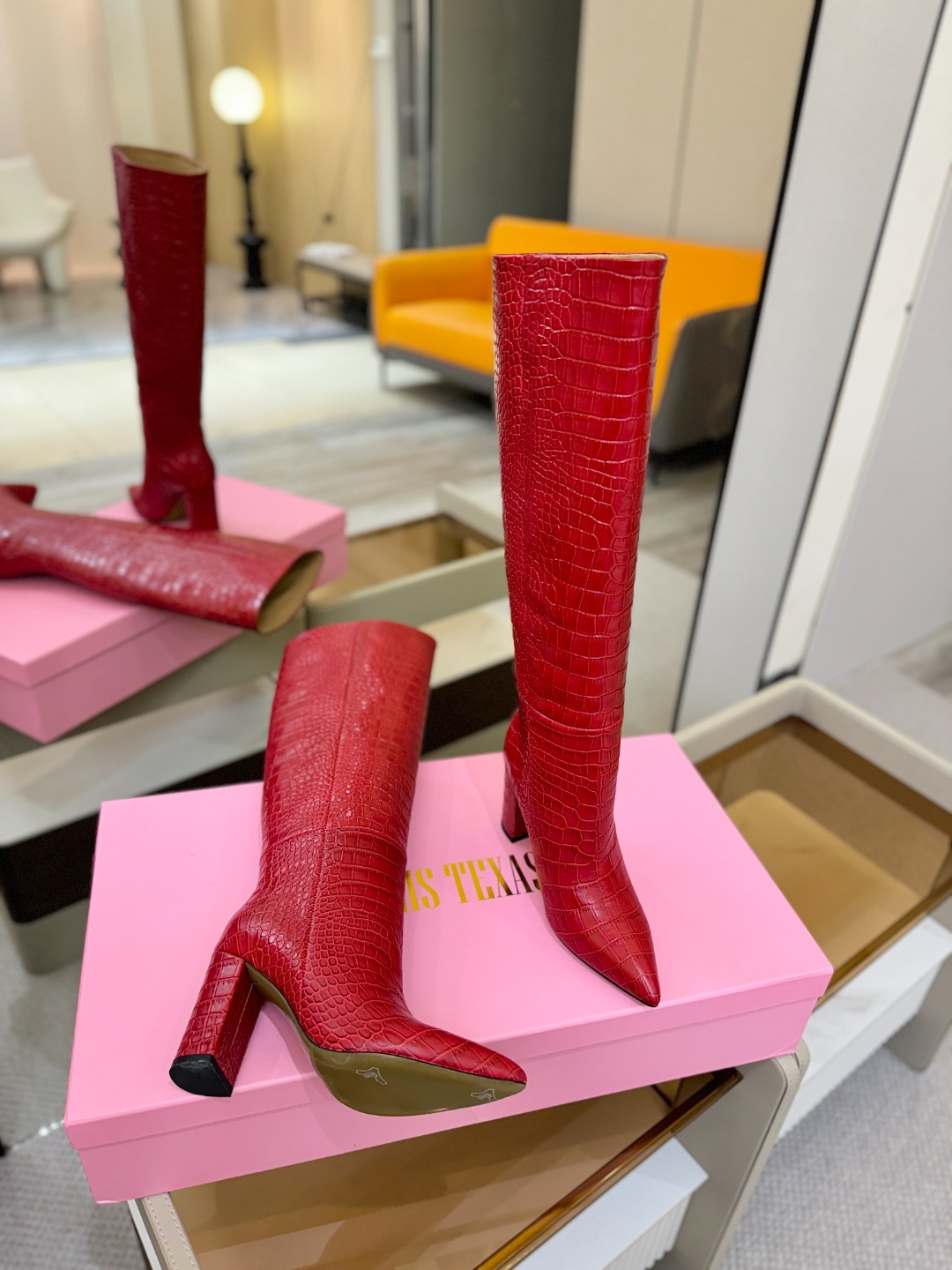 𝙋𝙖𝙧𝙞𝙨 𝙏𝙚𝙭𝙖𝙨 德州巴黎 Paris Texas 鳄鱼纹粗跟长靴 ♡优雅风格，创造不一样的感觉！