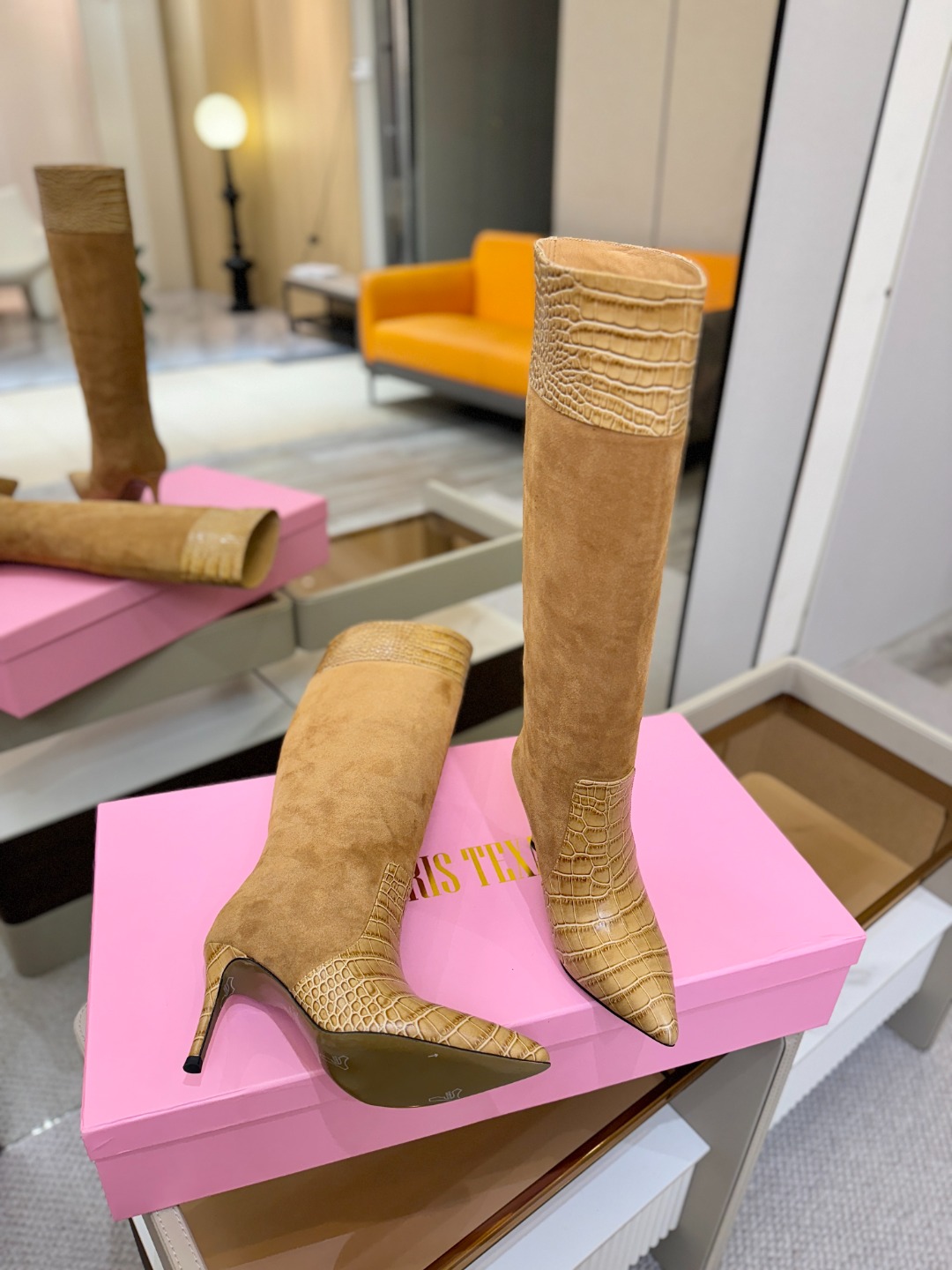 𝙋𝙖𝙧𝙞𝙨 𝙏𝙚𝙭𝙖𝙨 德州巴黎 Paris Texas 鳄鱼纹细跟长靴 ♡优雅风格，创造不一样的感觉！