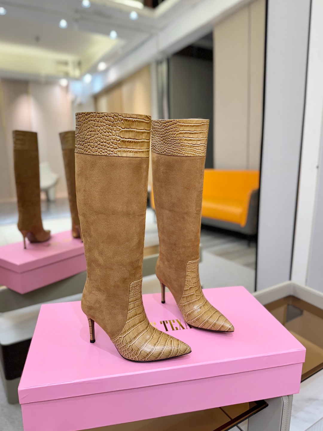 𝙋𝙖𝙧𝙞𝙨 𝙏𝙚𝙭𝙖𝙨 德州巴黎 Paris Texas 鳄鱼纹细跟长靴 ♡优雅风格，创造不一样的感觉！