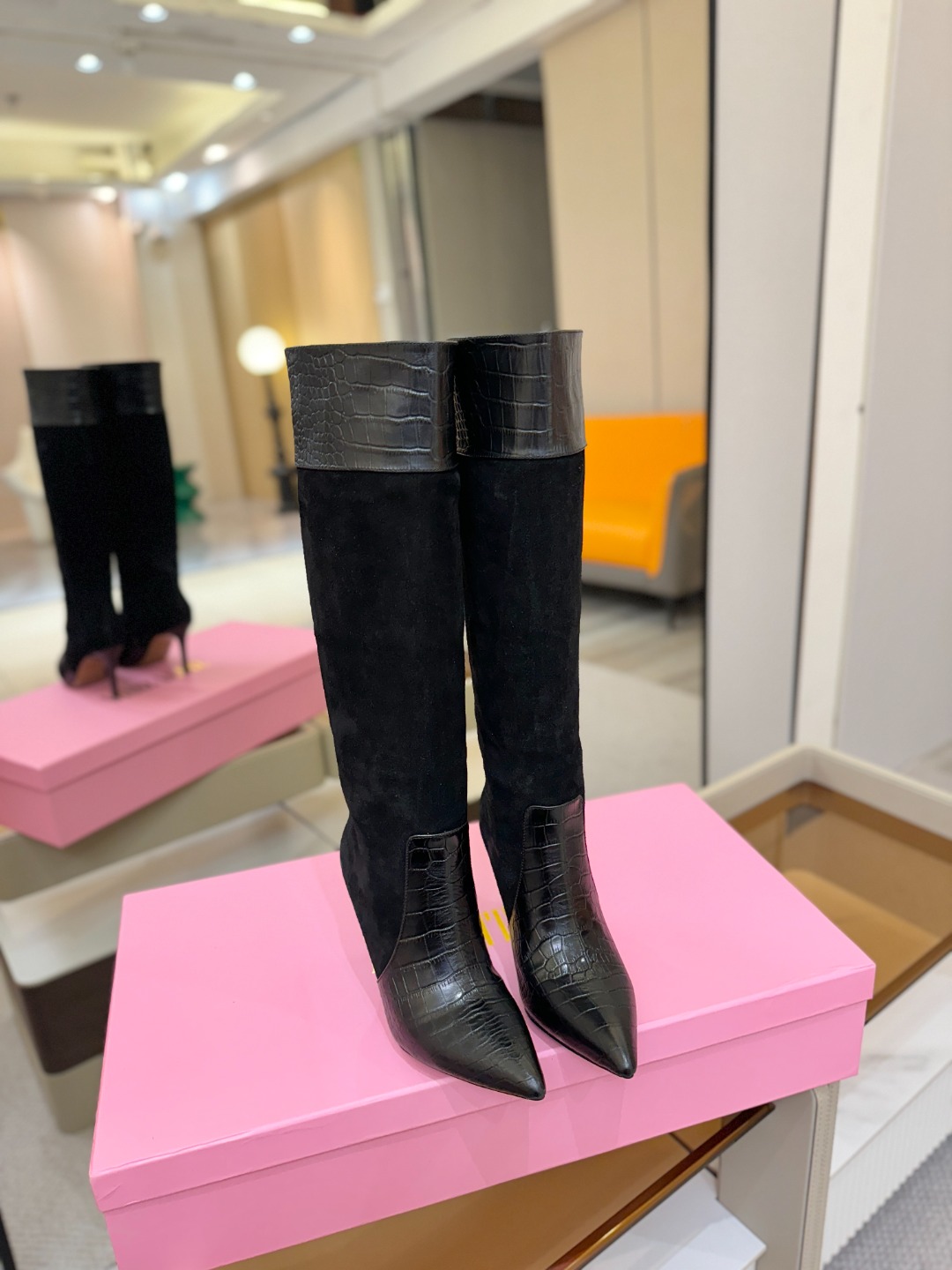 𝙋𝙖𝙧𝙞𝙨 𝙏𝙚𝙭𝙖𝙨 德州巴黎 Paris Texas 鳄鱼纹细跟长靴 ♡优雅风格，创造不一样的感觉！