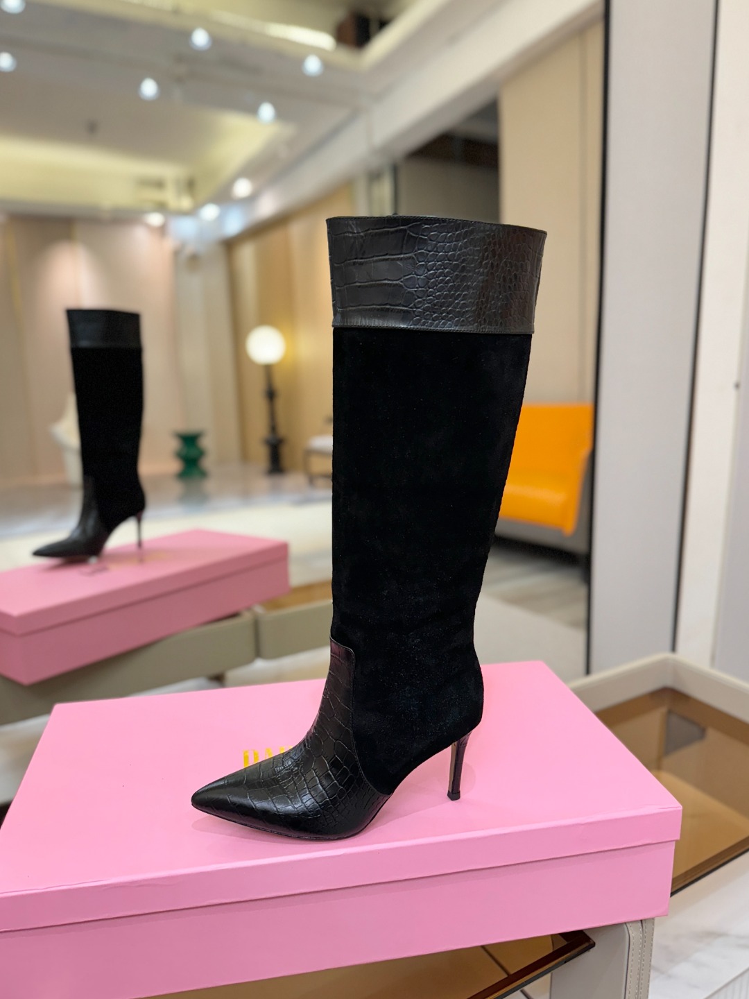 𝙋𝙖𝙧𝙞𝙨 𝙏𝙚𝙭𝙖𝙨 德州巴黎 Paris Texas 鳄鱼纹细跟长靴 ♡优雅风格，创造不一样的感觉！