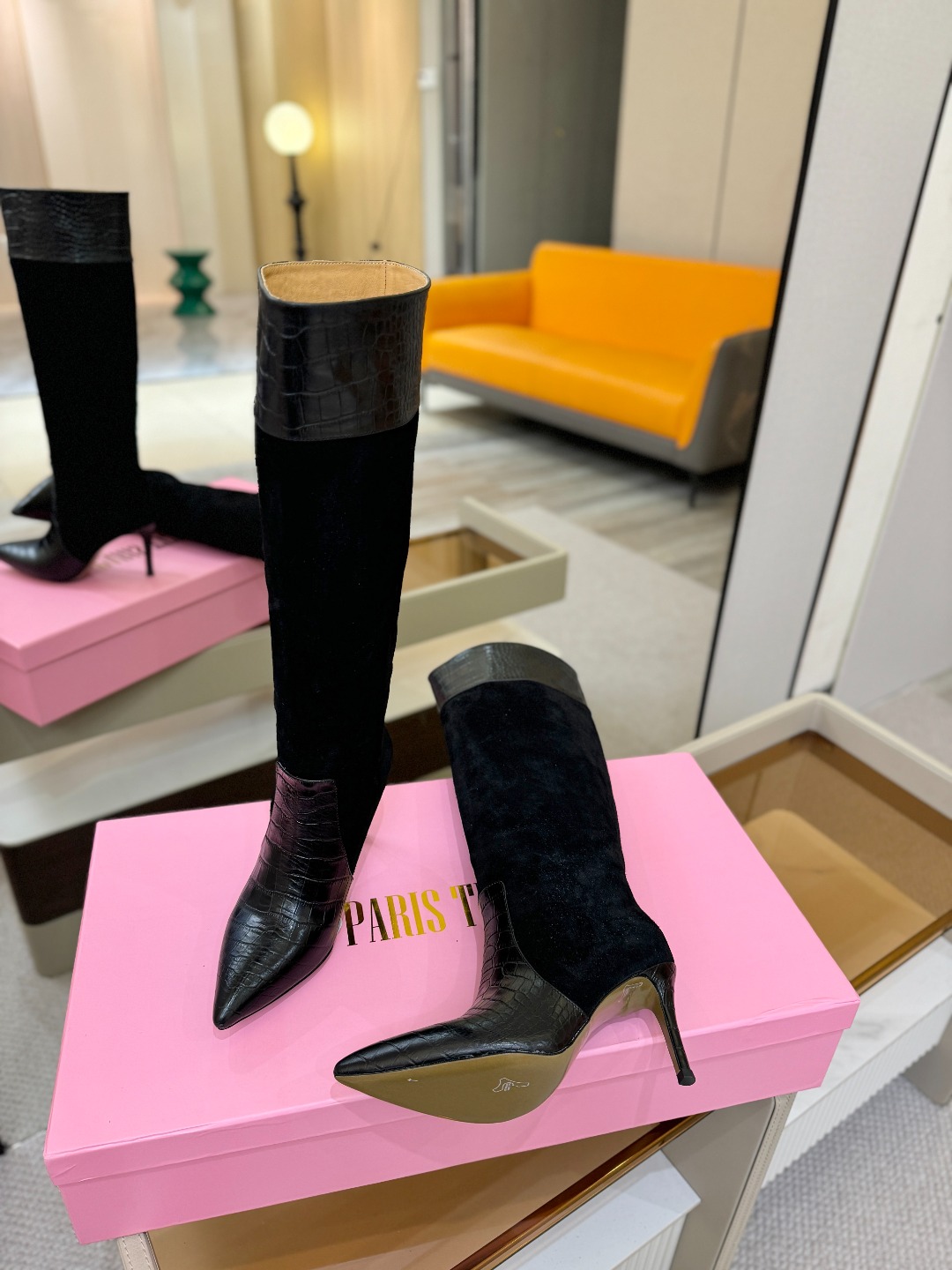 𝙋𝙖𝙧𝙞𝙨 𝙏𝙚𝙭𝙖𝙨 德州巴黎 Paris Texas 鳄鱼纹细跟长靴 ♡优雅风格，创造不一样的感觉！