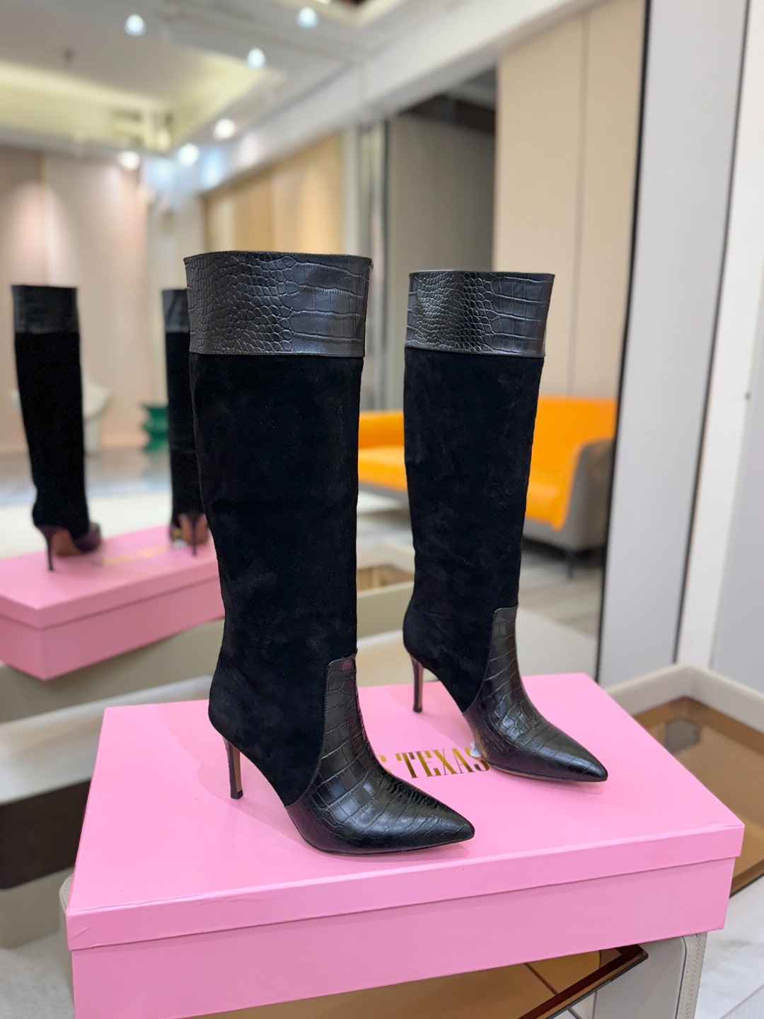 𝙋𝙖𝙧𝙞𝙨 𝙏𝙚𝙭𝙖𝙨 德州巴黎 Paris Texas 鳄鱼纹细跟长靴 ♡优雅风格，创造不一样的感觉！