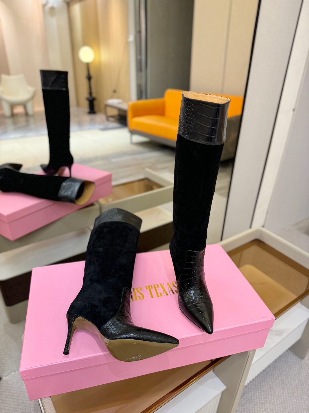 𝙋𝙖𝙧𝙞𝙨 𝙏𝙚𝙭𝙖𝙨 德州巴黎 Paris Texas 鳄鱼纹细跟长靴 ♡优雅风格，创造不一样的感觉！