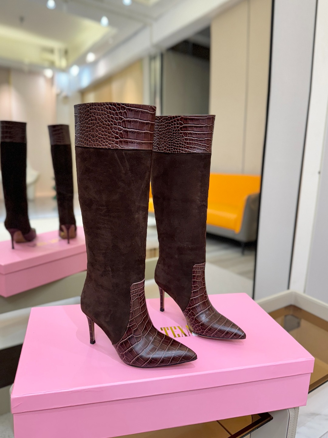 𝙋𝙖𝙧𝙞𝙨 𝙏𝙚𝙭𝙖𝙨 德州巴黎 Paris Texas 鳄鱼纹细跟长靴 ♡优雅风格，创造不一样的感觉！