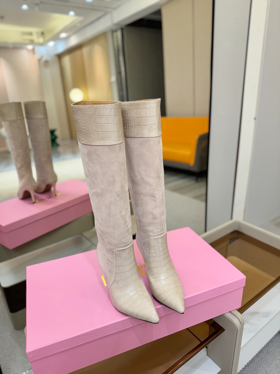 𝙋𝙖𝙧𝙞𝙨 𝙏𝙚𝙭𝙖𝙨 德州巴黎 Paris Texas 鳄鱼纹细跟长靴 ♡优雅风格，创造不一样的感觉！