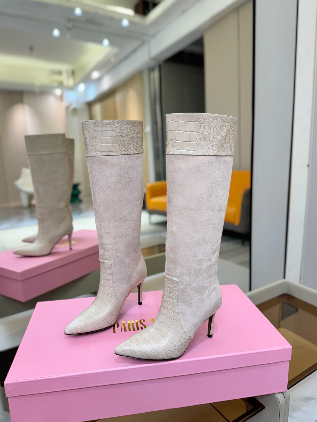 𝙋𝙖𝙧𝙞𝙨 𝙏𝙚𝙭𝙖𝙨 德州巴黎 Paris Texas 鳄鱼纹细跟长靴 ♡优雅风格，创造不一样的感觉！