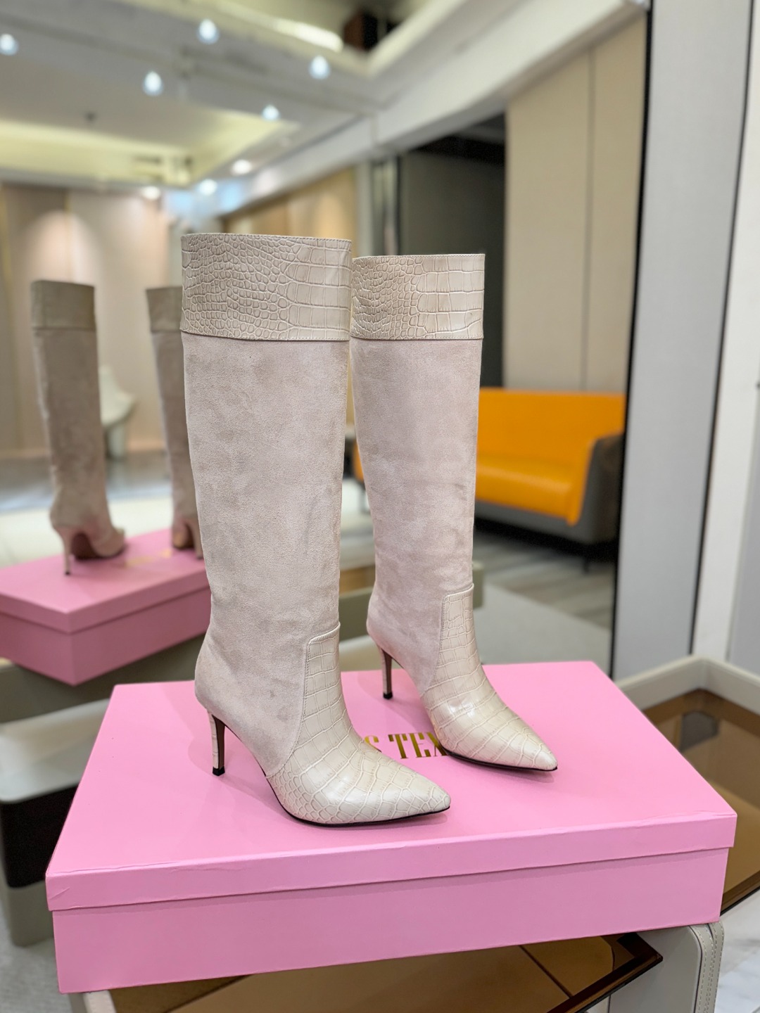 𝙋𝙖𝙧𝙞𝙨 𝙏𝙚𝙭𝙖𝙨 德州巴黎 Paris Texas 鳄鱼纹细跟长靴 ♡优雅风格，创造不一样的感觉！