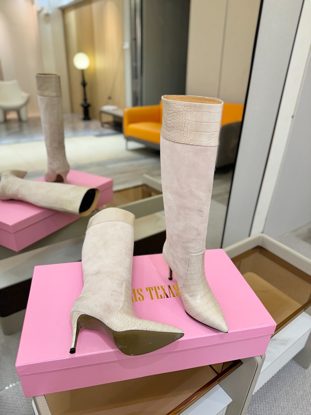 𝙋𝙖𝙧𝙞𝙨 𝙏𝙚𝙭𝙖𝙨 德州巴黎 Paris Texas 鳄鱼纹细跟长靴 ♡优雅风格，创造不一样的感觉！