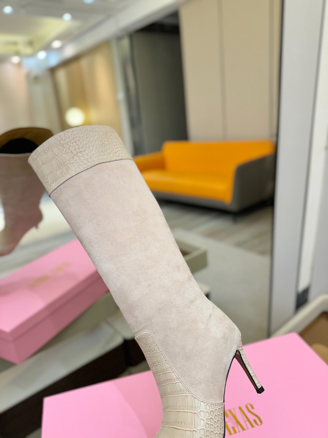 𝙋𝙖𝙧𝙞𝙨 𝙏𝙚𝙭𝙖𝙨 德州巴黎 Paris Texas 鳄鱼纹细跟长靴 ♡优雅风格，创造不一样的感觉！