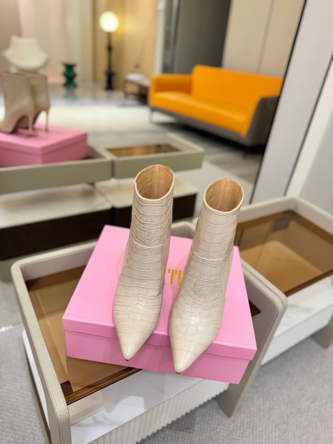 𝙋𝙖𝙧𝙞𝙨 𝙏𝙚𝙭𝙖𝙨 德州巴黎 Paris Texas 鳄鱼纹细跟短靴 ♡优雅风格，创造不一样的感觉！