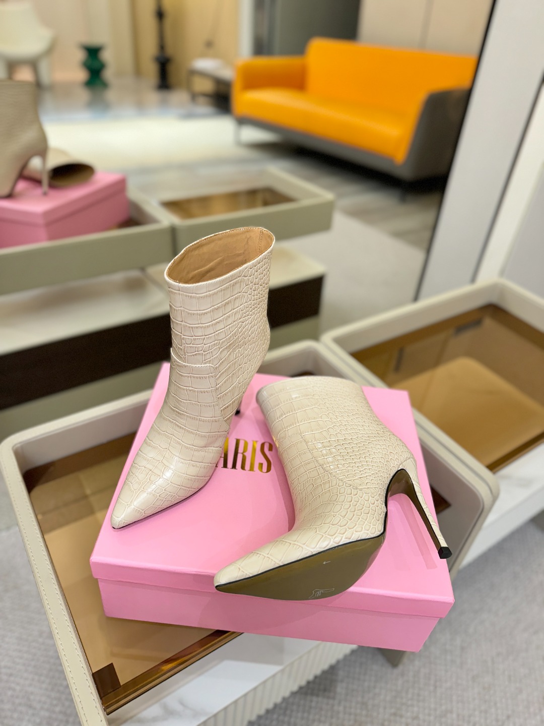𝙋𝙖𝙧𝙞𝙨 𝙏𝙚𝙭𝙖𝙨 德州巴黎 Paris Texas 鳄鱼纹细跟短靴 ♡优雅风格，创造不一样的感觉！