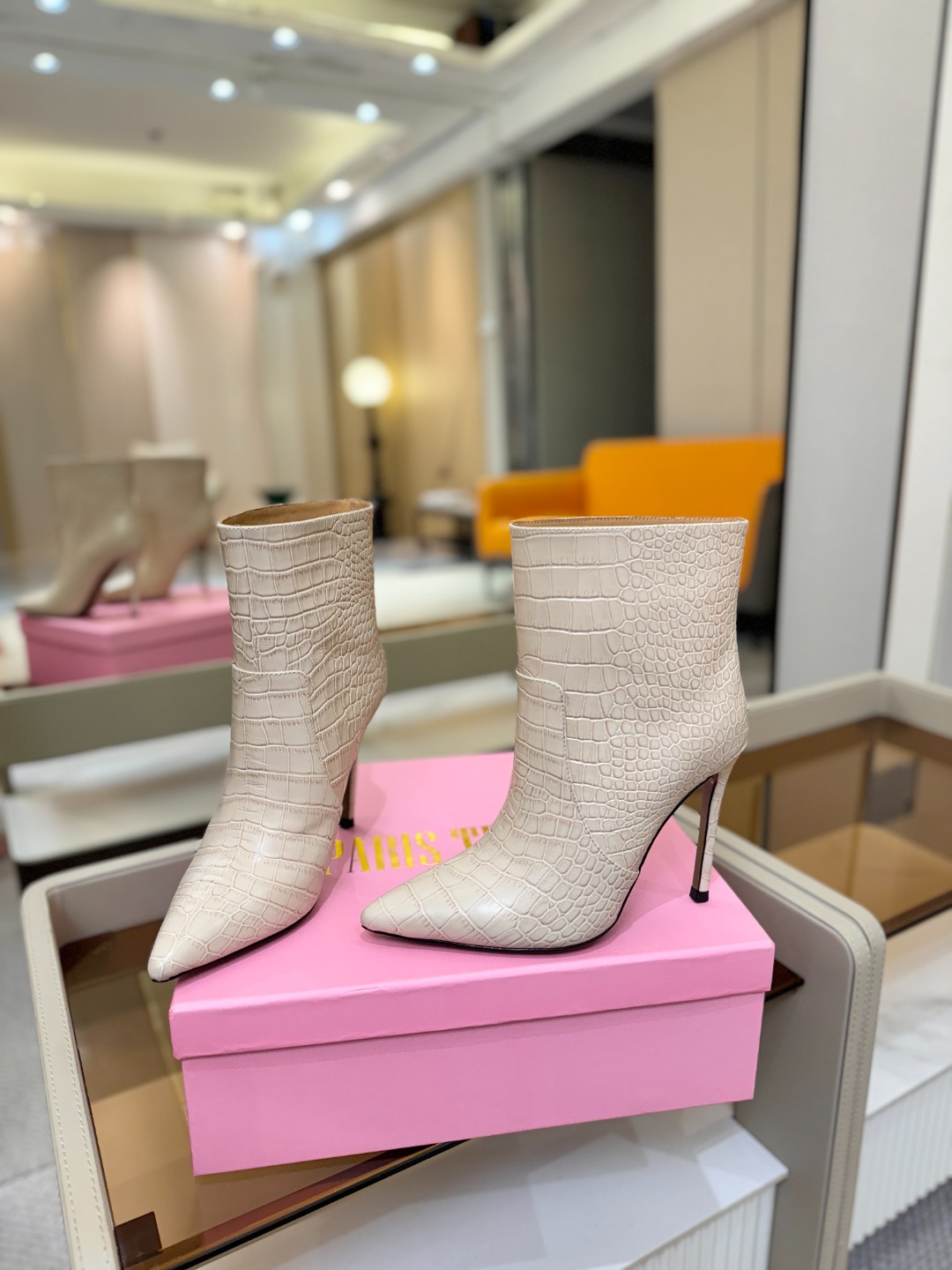 𝙋𝙖𝙧𝙞𝙨 𝙏𝙚𝙭𝙖𝙨 德州巴黎 Paris Texas 鳄鱼纹细跟短靴 ♡优雅风格，创造不一样的感觉！