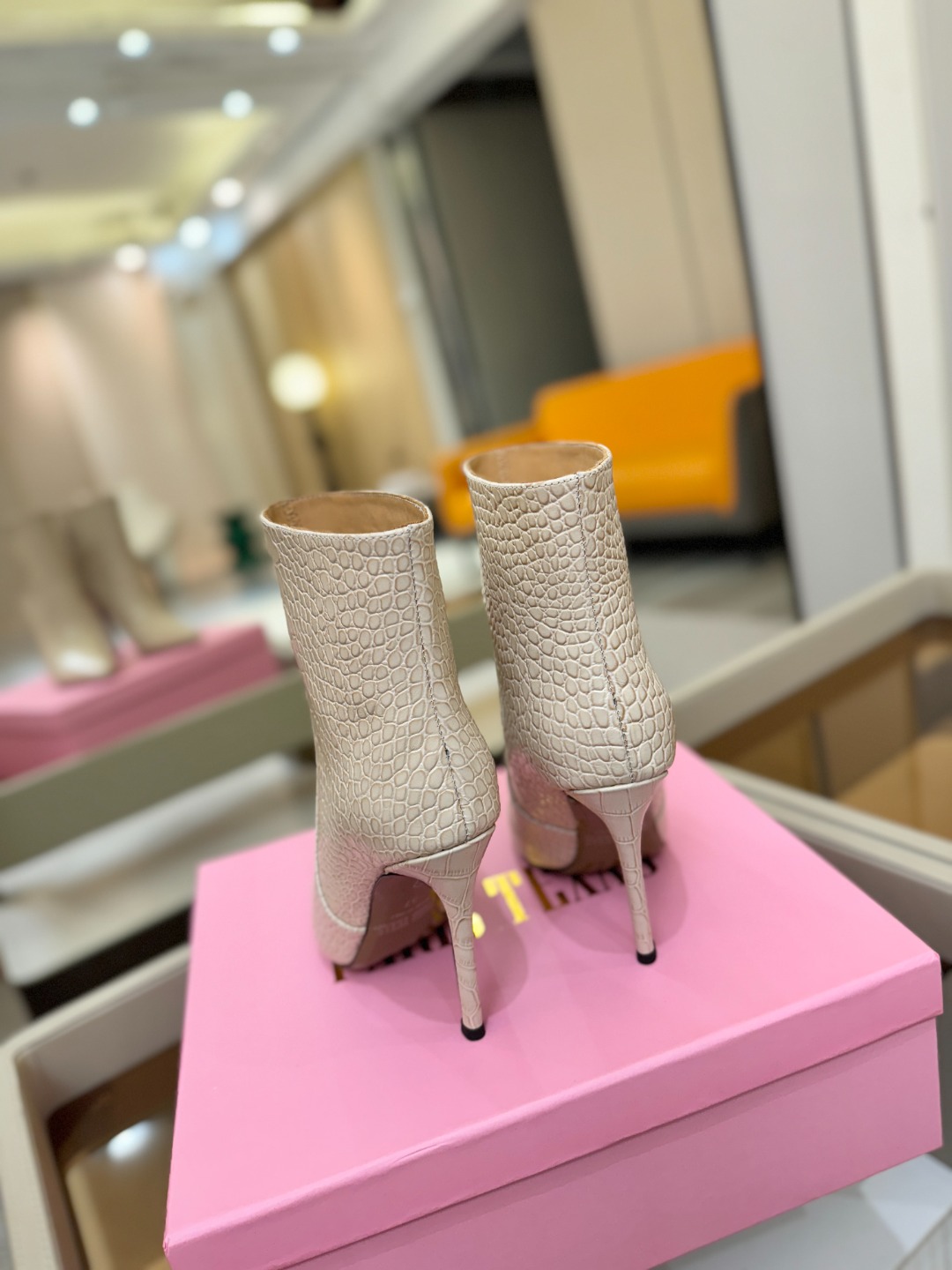 𝙋𝙖𝙧𝙞𝙨 𝙏𝙚𝙭𝙖𝙨 德州巴黎 Paris Texas 鳄鱼纹细跟短靴 ♡优雅风格，创造不一样的感觉！