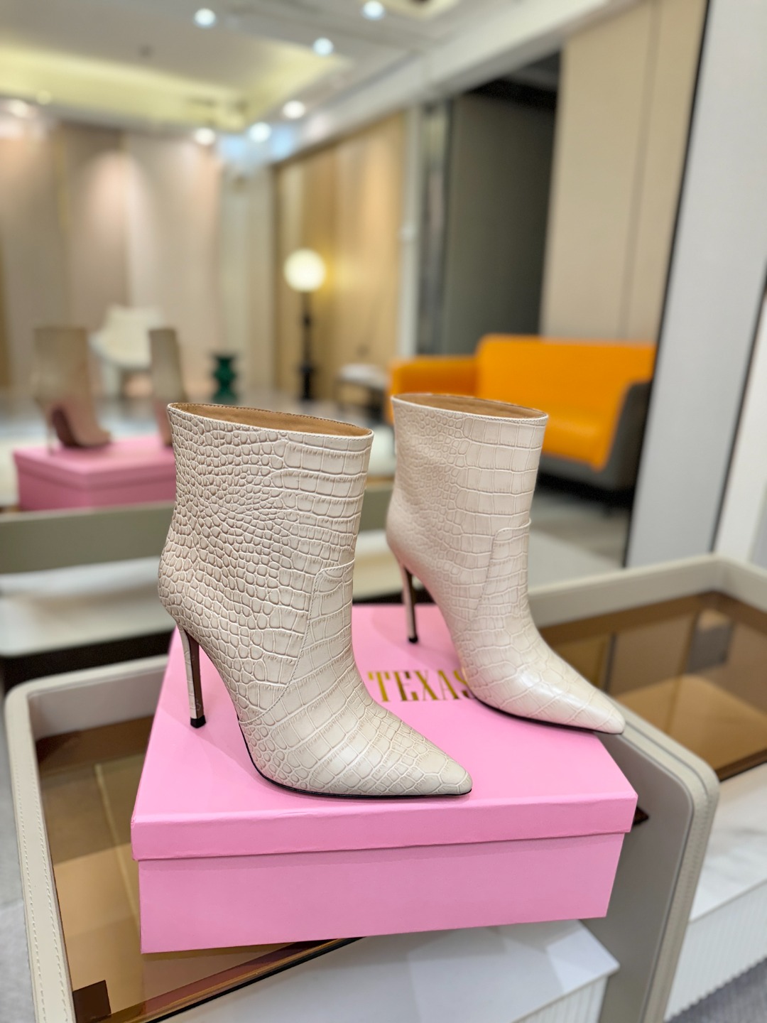 𝙋𝙖𝙧𝙞𝙨 𝙏𝙚𝙭𝙖𝙨 德州巴黎 Paris Texas 鳄鱼纹细跟短靴 ♡优雅风格，创造不一样的感觉！