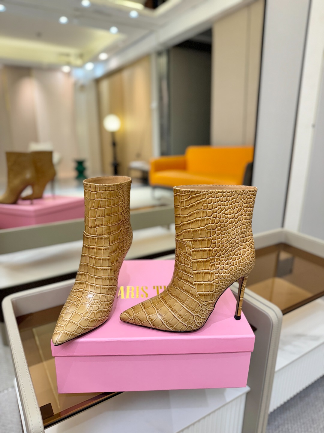 𝙋𝙖𝙧𝙞𝙨 𝙏𝙚𝙭𝙖𝙨 德州巴黎 Paris Texas 鳄鱼纹细跟短靴 ♡优雅风格，创造不一样的感觉！