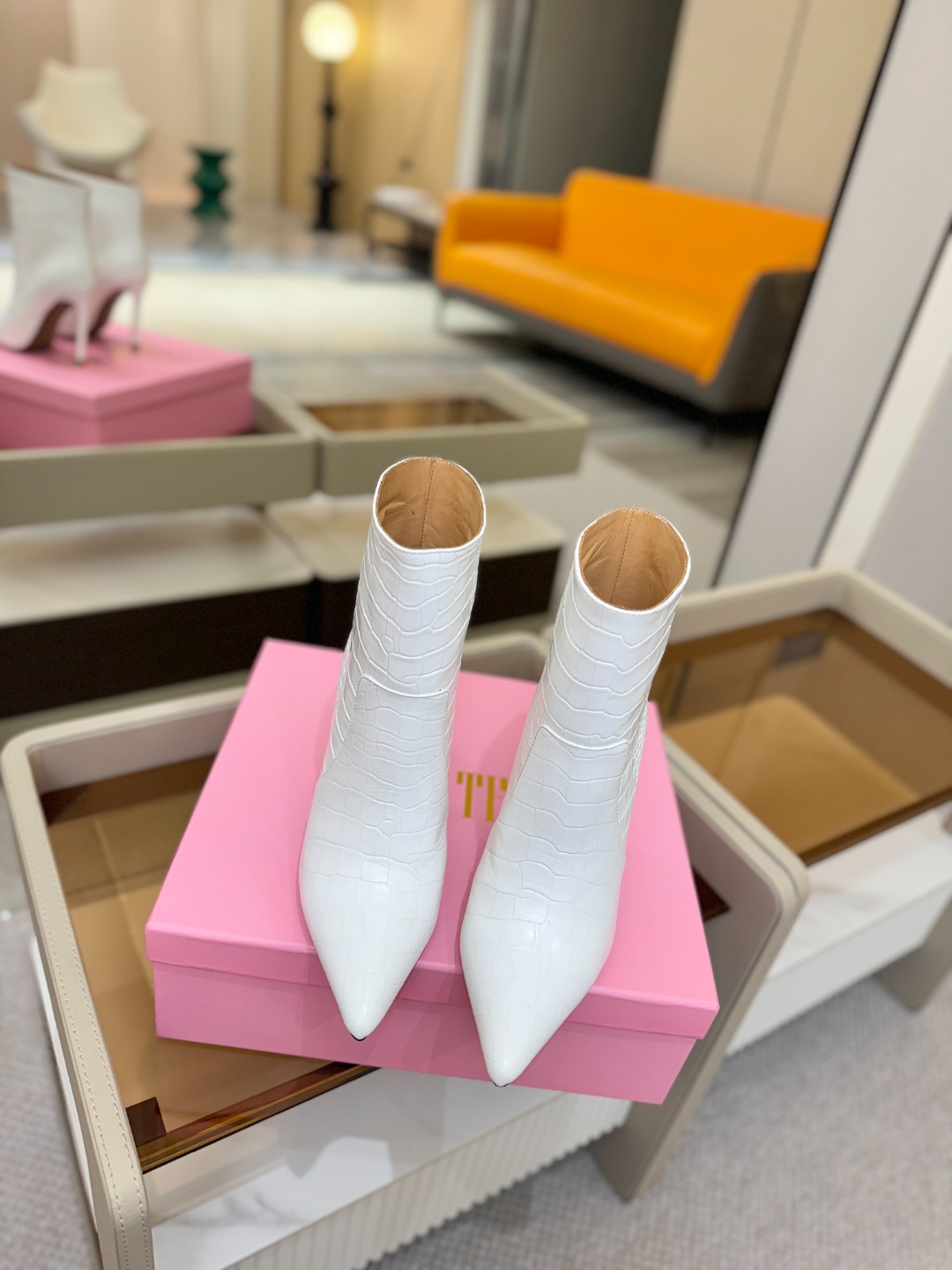 𝙋𝙖𝙧𝙞𝙨 𝙏𝙚𝙭𝙖𝙨 德州巴黎 Paris Texas 鳄鱼纹细跟短靴 ♡优雅风格，创造不一样的感觉！