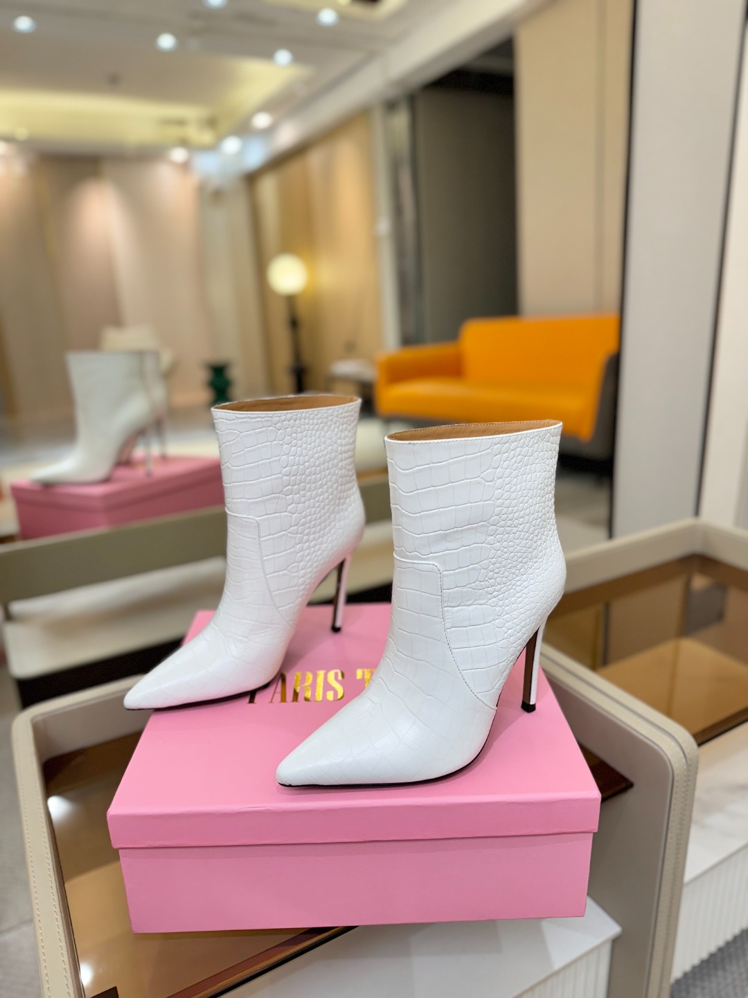 𝙋𝙖𝙧𝙞𝙨 𝙏𝙚𝙭𝙖𝙨 德州巴黎 Paris Texas 鳄鱼纹细跟短靴 ♡优雅风格，创造不一样的感觉！