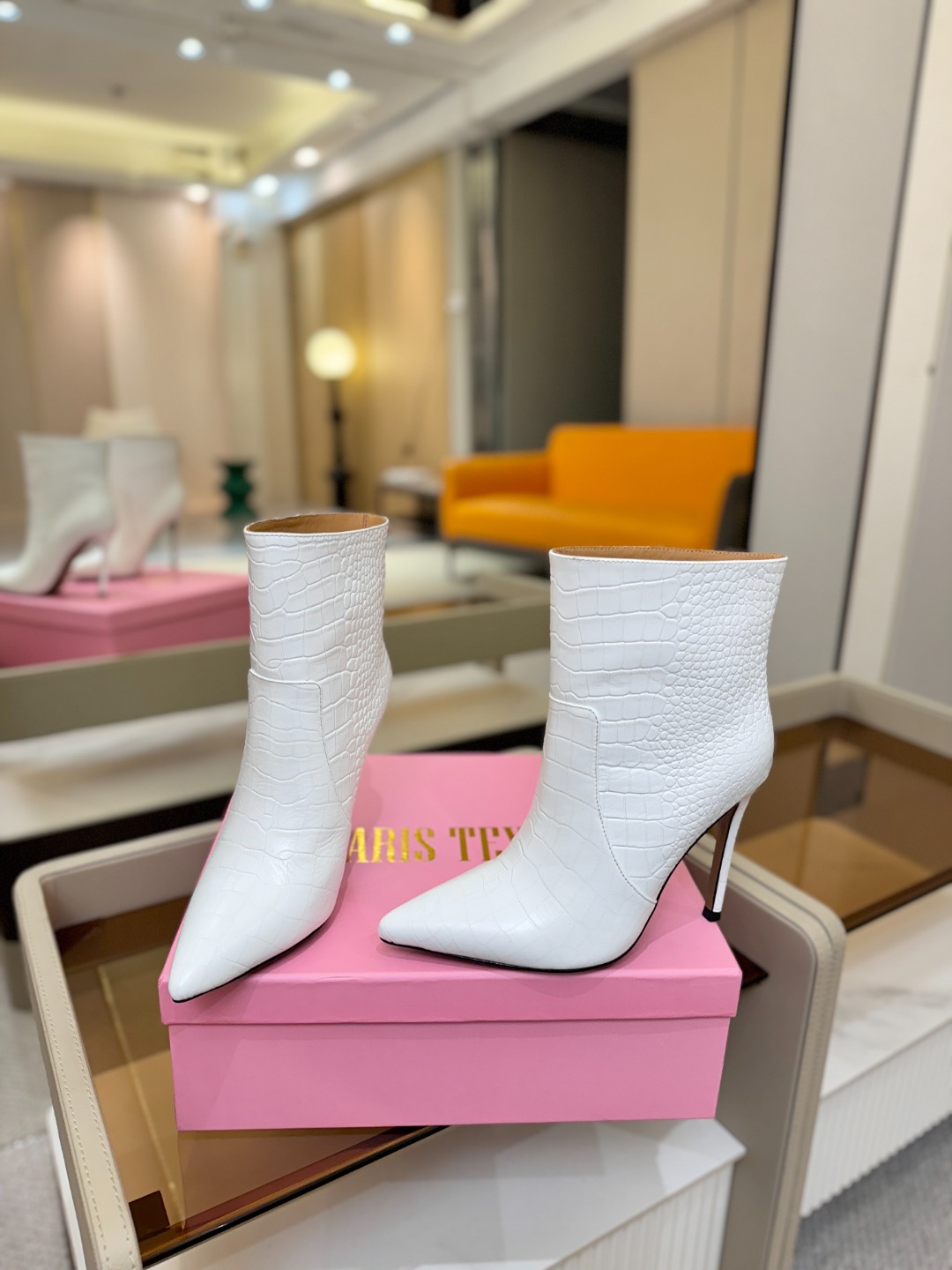 𝙋𝙖𝙧𝙞𝙨 𝙏𝙚𝙭𝙖𝙨 德州巴黎 Paris Texas 鳄鱼纹细跟短靴 ♡优雅风格，创造不一样的感觉！