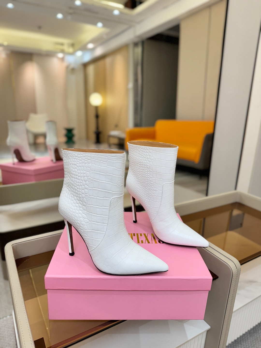 𝙋𝙖𝙧𝙞𝙨 𝙏𝙚𝙭𝙖𝙨 德州巴黎 Paris Texas 鳄鱼纹细跟短靴 ♡优雅风格，创造不一样的感觉！