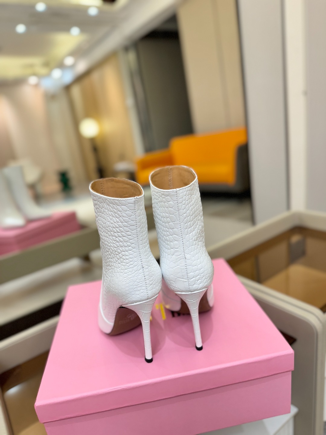 𝙋𝙖𝙧𝙞𝙨 𝙏𝙚𝙭𝙖𝙨 德州巴黎 Paris Texas 鳄鱼纹细跟短靴 ♡优雅风格，创造不一样的感觉！