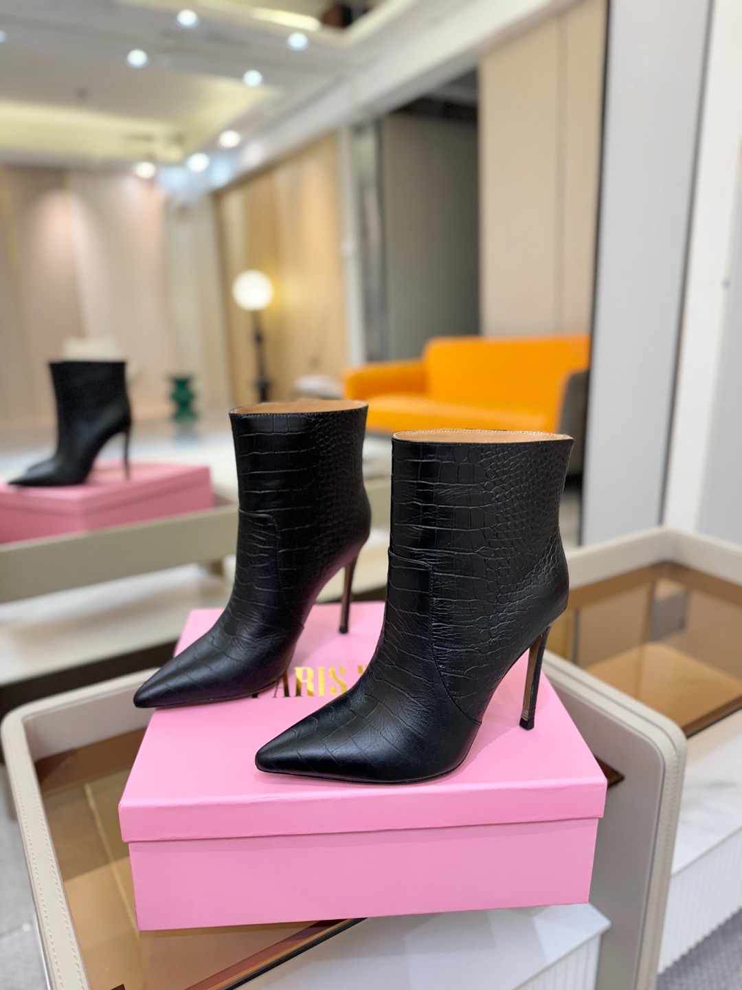 𝙋𝙖𝙧𝙞𝙨 𝙏𝙚𝙭𝙖𝙨 德州巴黎 Paris Texas 鳄鱼纹细跟短靴 ♡优雅风格，创造不一样的感觉！