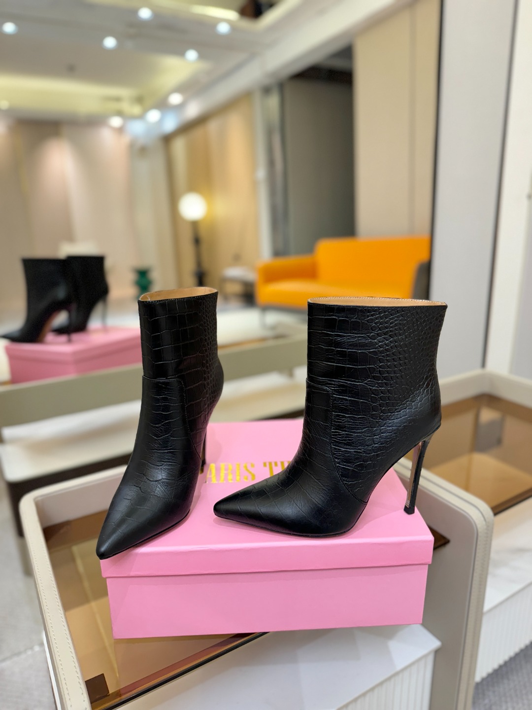 𝙋𝙖𝙧𝙞𝙨 𝙏𝙚𝙭𝙖𝙨 德州巴黎 Paris Texas 鳄鱼纹细跟短靴 ♡优雅风格，创造不一样的感觉！
