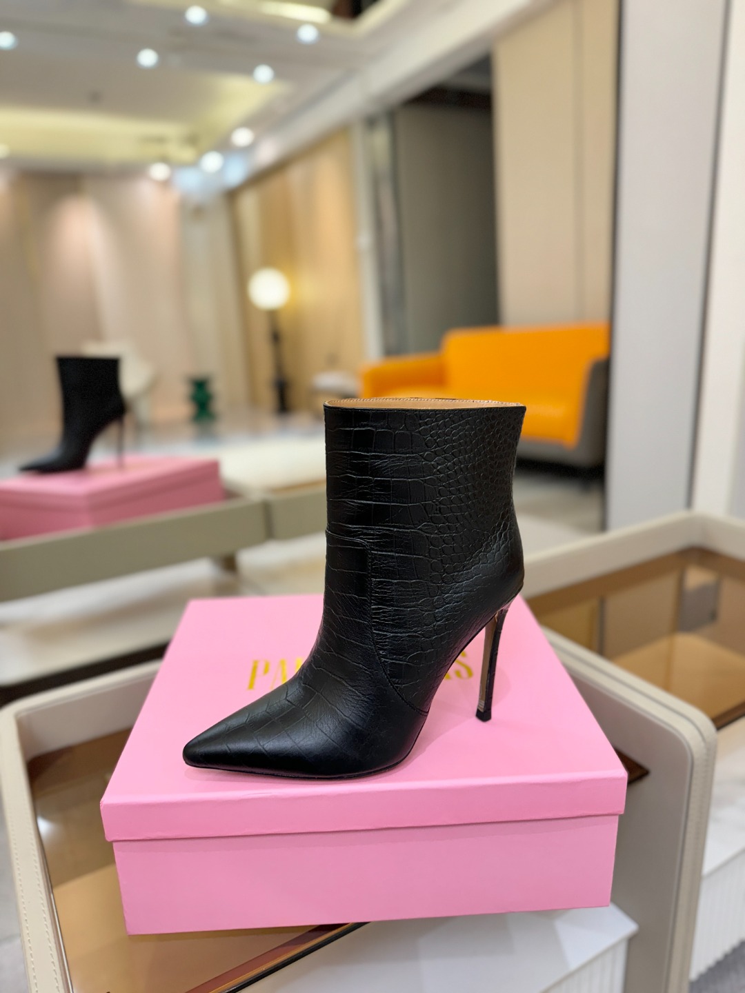 𝙋𝙖𝙧𝙞𝙨 𝙏𝙚𝙭𝙖𝙨 德州巴黎 Paris Texas 鳄鱼纹细跟短靴 ♡优雅风格，创造不一样的感觉！