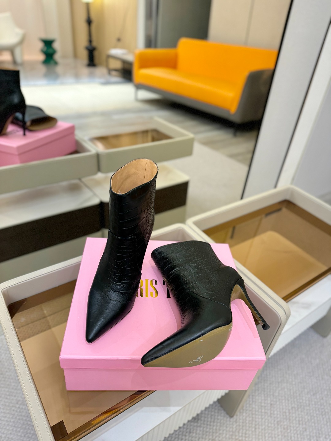 𝙋𝙖𝙧𝙞𝙨 𝙏𝙚𝙭𝙖𝙨 德州巴黎 Paris Texas 鳄鱼纹细跟短靴 ♡优雅风格，创造不一样的感觉！