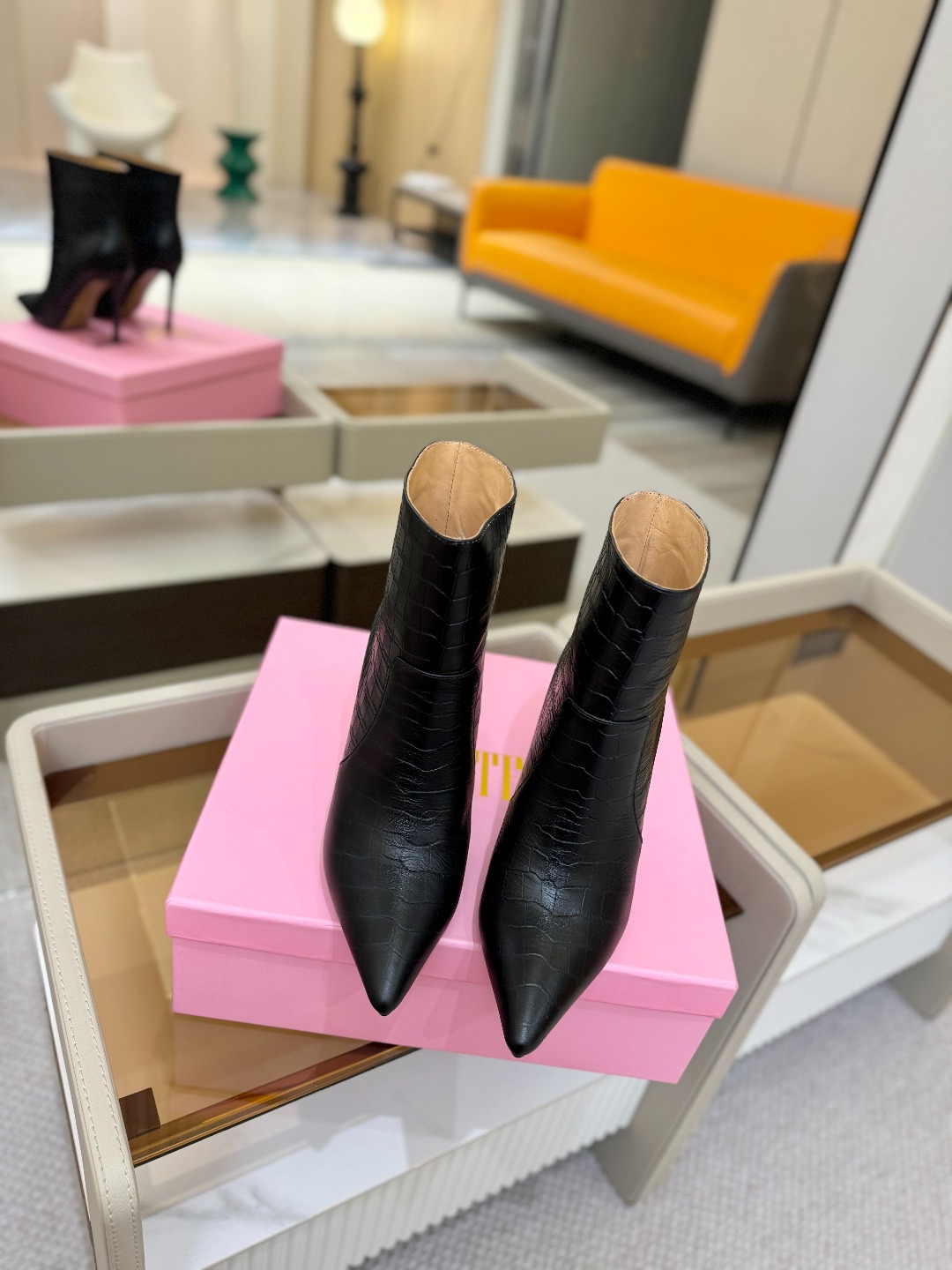 𝙋𝙖𝙧𝙞𝙨 𝙏𝙚𝙭𝙖𝙨 德州巴黎 Paris Texas 鳄鱼纹细跟短靴 ♡优雅风格，创造不一样的感觉！