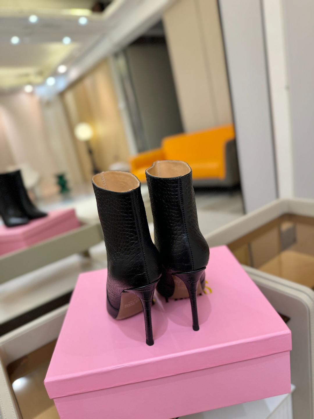 𝙋𝙖𝙧𝙞𝙨 𝙏𝙚𝙭𝙖𝙨 德州巴黎 Paris Texas 鳄鱼纹细跟短靴 ♡优雅风格，创造不一样的感觉！