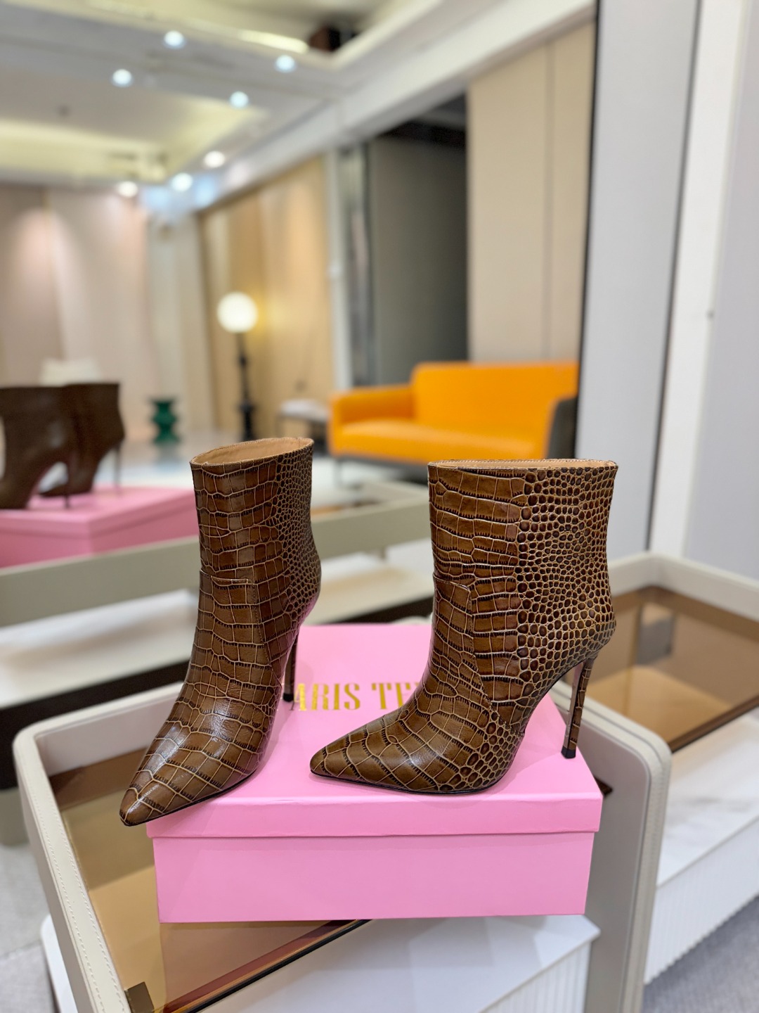 𝙋𝙖𝙧𝙞𝙨 𝙏𝙚𝙭𝙖𝙨 德州巴黎 Paris Texas 鳄鱼纹细跟短靴 ♡优雅风格，创造不一样的感觉！
