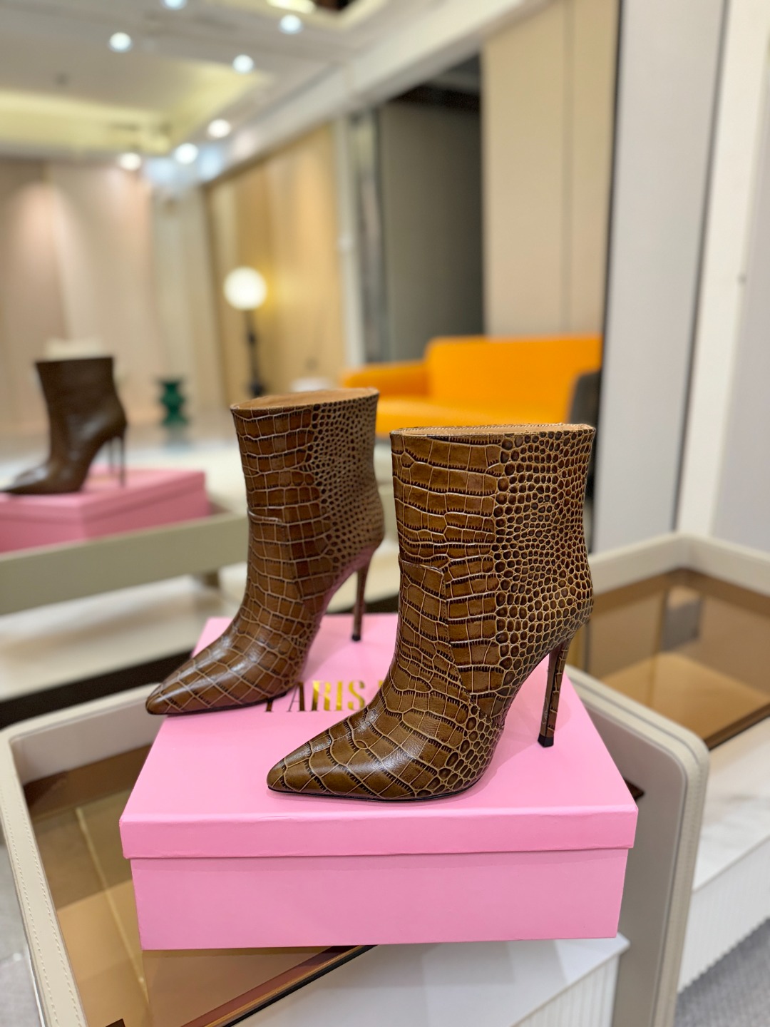 𝙋𝙖𝙧𝙞𝙨 𝙏𝙚𝙭𝙖𝙨 德州巴黎 Paris Texas 鳄鱼纹细跟短靴 ♡优雅风格，创造不一样的感觉！
