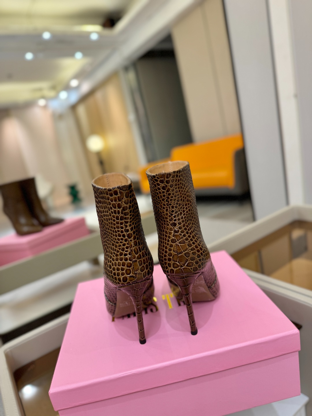 𝙋𝙖𝙧𝙞𝙨 𝙏𝙚𝙭𝙖𝙨 德州巴黎 Paris Texas 鳄鱼纹细跟短靴 ♡优雅风格，创造不一样的感觉！