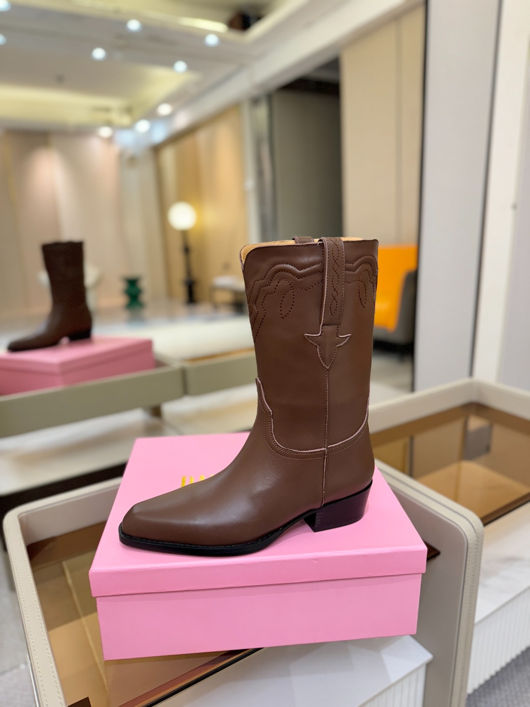 NO:493398,Price Paris Texas Western Short Battle Boots Elegant style and create a different feeling!   It is an indispensable combat boot in your shoe cabinet!  Simple and elegant style, the highest version in the market ◆ Material calfskin ◆ Inner and footbed water dyed sheepskin ◆ ◆ Outsole double-layer Italian leather sole ◆ ◆ Heel height 3CM counter packaging ◆ show bdetails ——————————————— ◢size. ｜35-39 (34 40 41 42 customized) ◣, boots, boots, cowhide, sheepskin, Leather soles19860909价格  德州巴黎 Paris Texas 西部短战靴  优雅风格,创造不一样的感觉！  它是你鞋柜里不可缺少的战靴！ 简约气质款式,市场最高版本   ◆ 材料小牛皮 ◆ ◆ 内里、垫脚水染羊皮 ◆ ◆ 大底双层意大利真皮大底 ◆ ◆ 跟高3CM专柜包装 ◆ show bdetails ————————————  ◢size. ｜35-39（34 40 41 42定制）◣,靴子,boots,cowhide,sheepskin,Leather soles,Women's Shoes