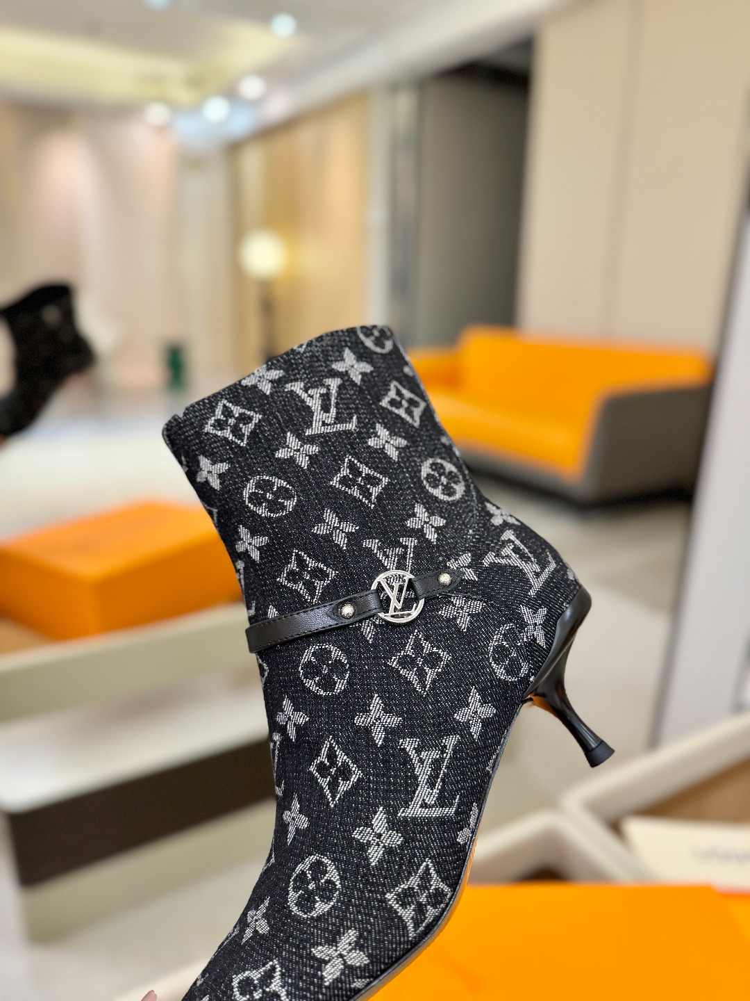 【代购级】、Louis Vuitton 2025官秋短靴系列！完美楦型、尖头新品🆕、官网同步更新Lv五金
